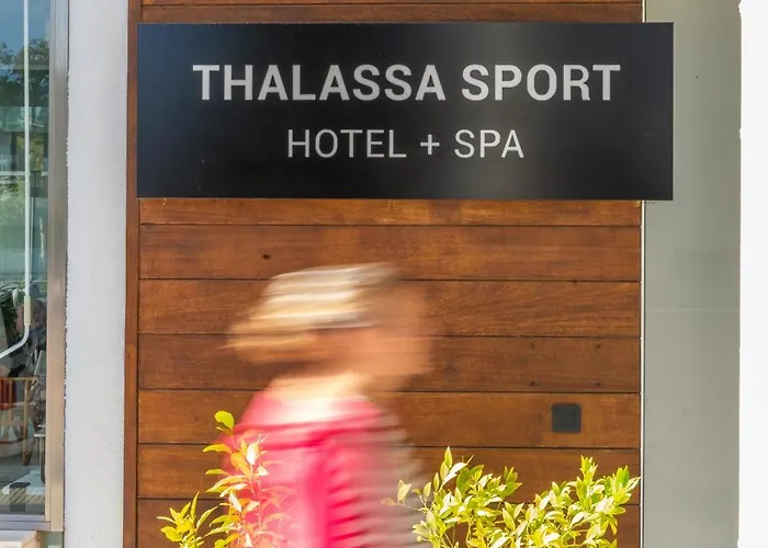 & Thalassa Sport & Wellness 2* Roses